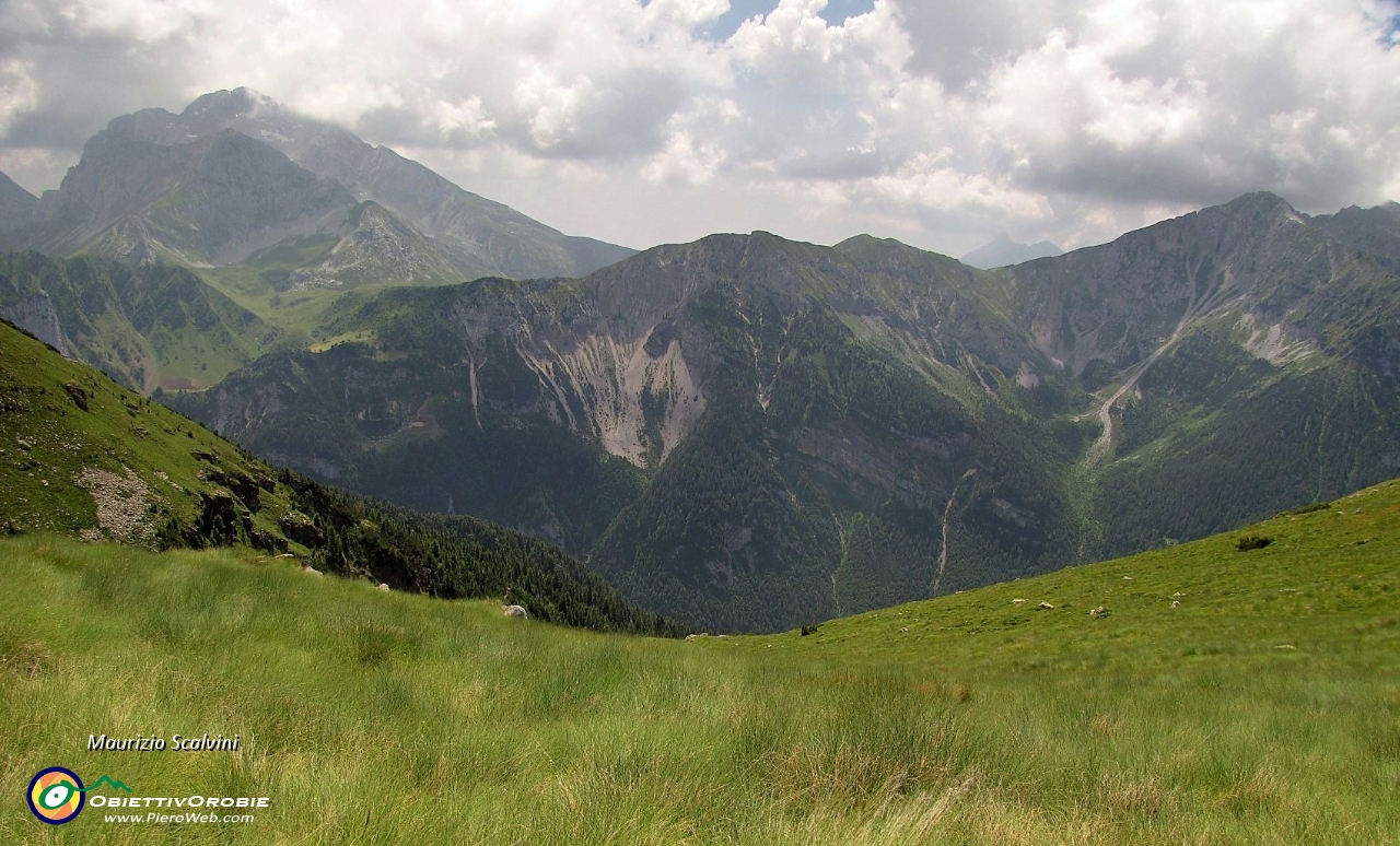 41 Panorama verso l'Arera....JPG